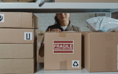 Amazon, e-commerce e negozi in centro città.